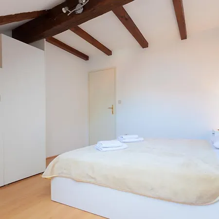 Hedera Estate, Hedera A5 *