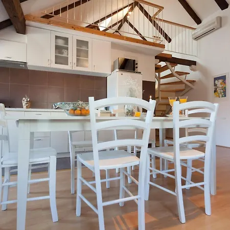 Hedera Estate Hedera A5 - Breakfast Included *