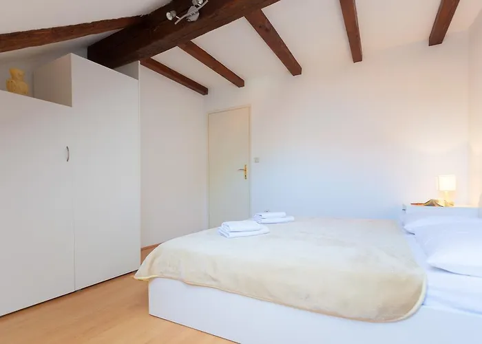 Hedera Estate, Hedera A5 *